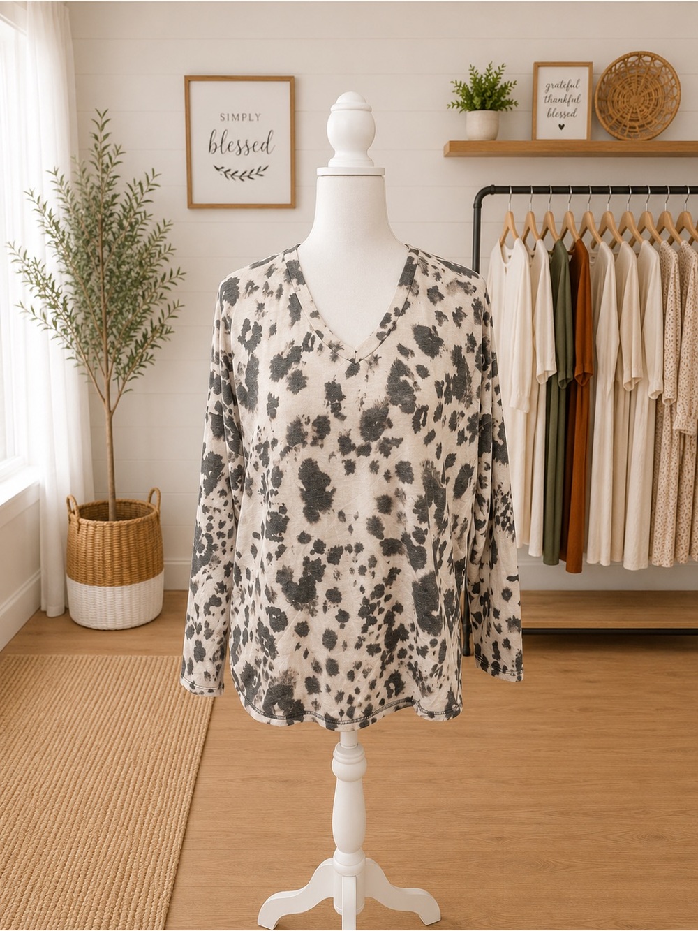 White Birch Cow Print V-Neck Long Sleeve Top Small Soft Stretch Boutique